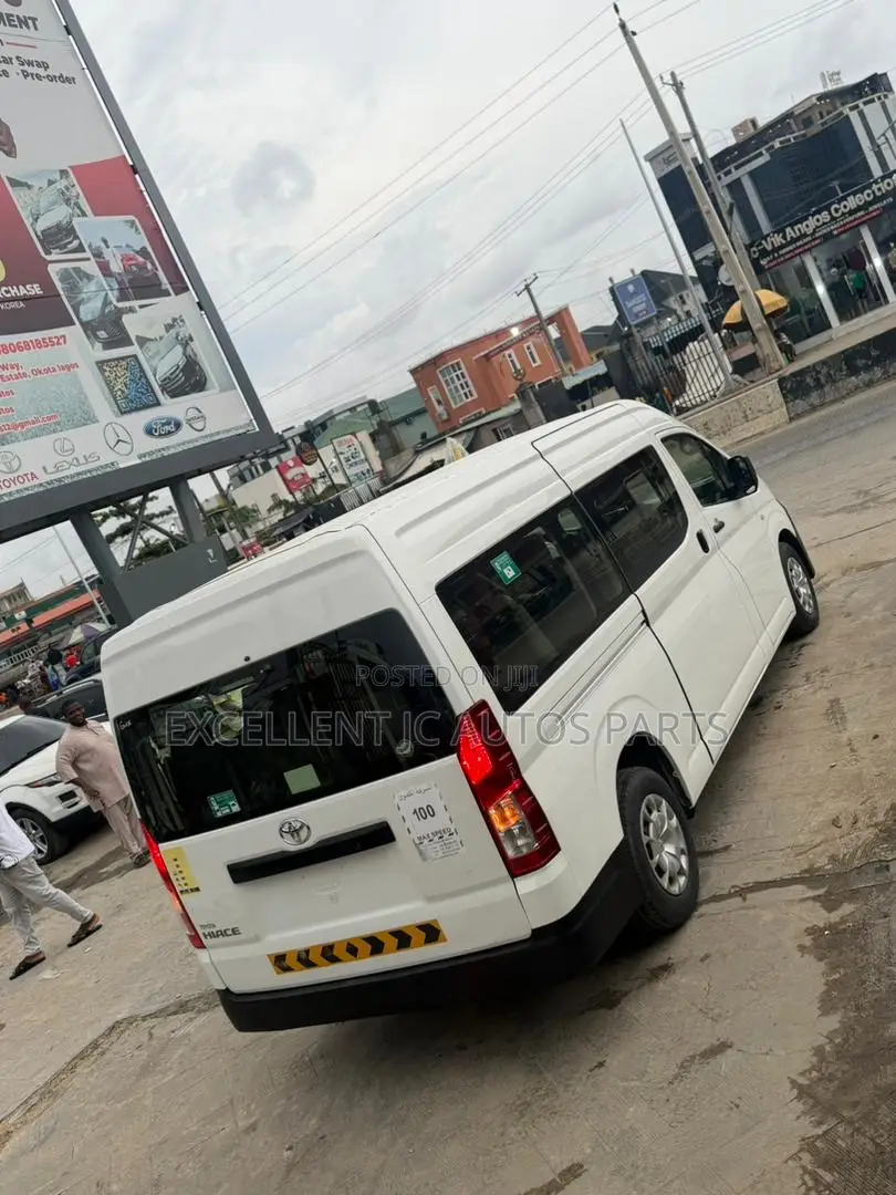 Toyota HiAce 2021 White