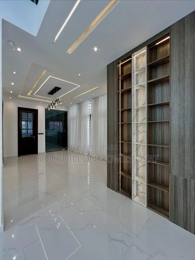 4bdrm Duplex in Megamound Estate for sale