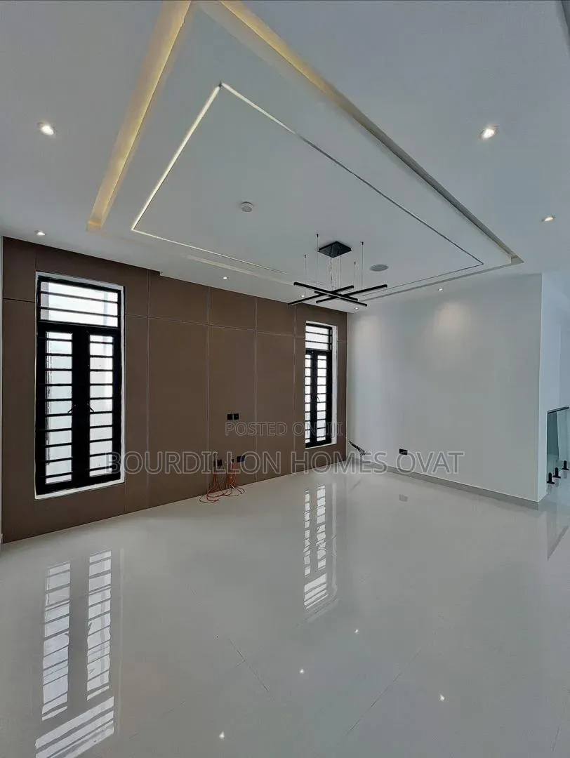 4bdrm Duplex in Megamound Estate for sale