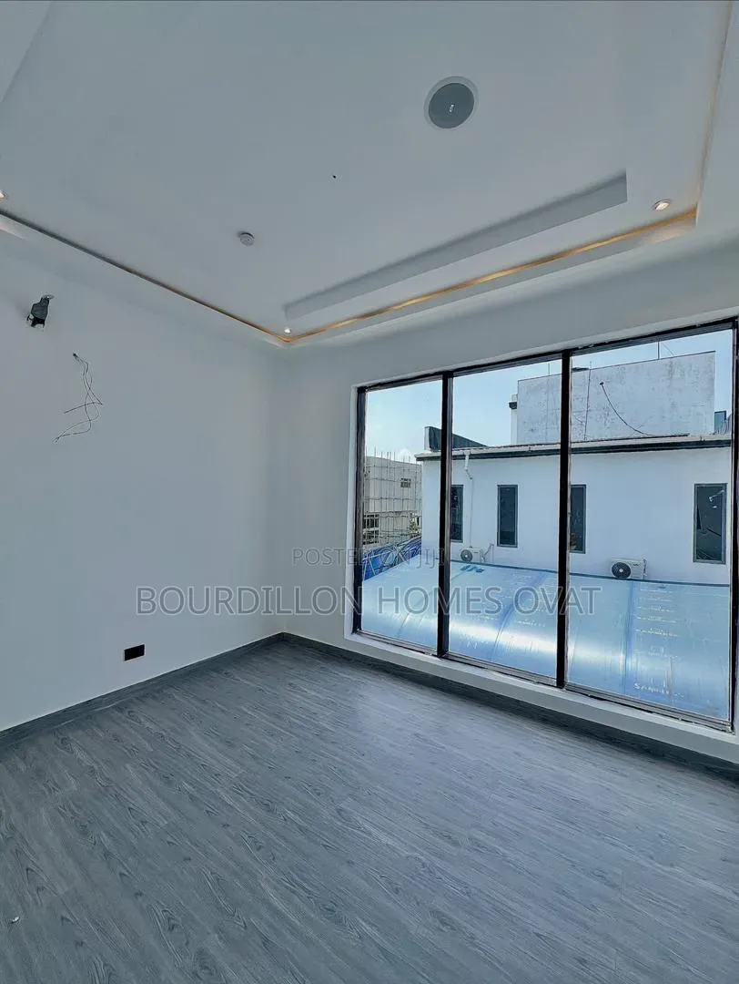 4bdrm Duplex in Megamound Estate for sale