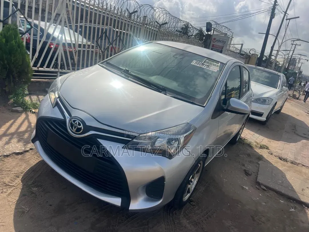 Toyota Yaris LE Hatchback 5dr 2017 Silver