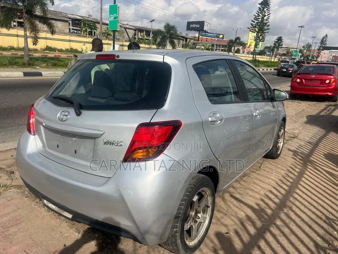 Toyota Yaris LE Hatchback 5dr 2017 Silver