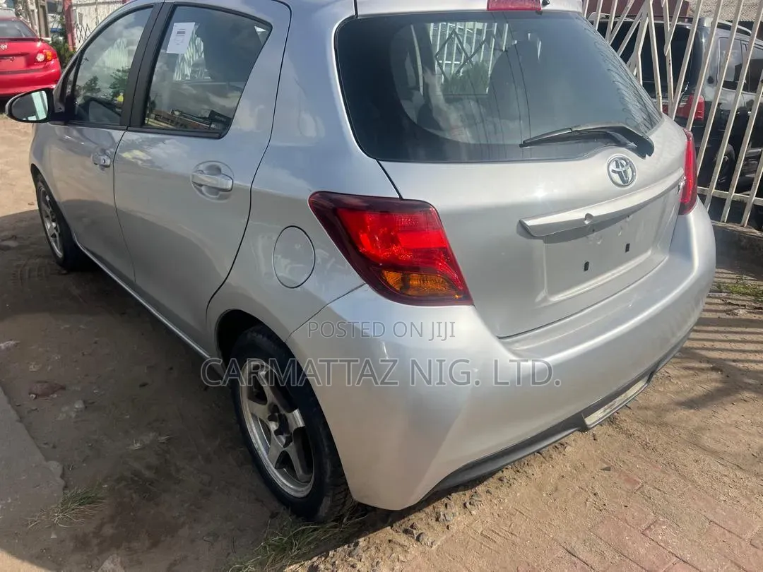 Toyota Yaris LE Hatchback 5dr 2017 Silver