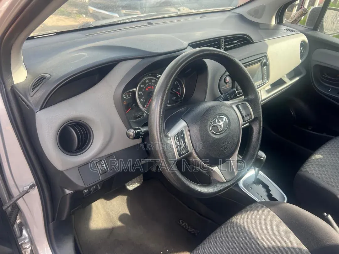 Toyota Yaris LE Hatchback 5dr 2017 Silver
