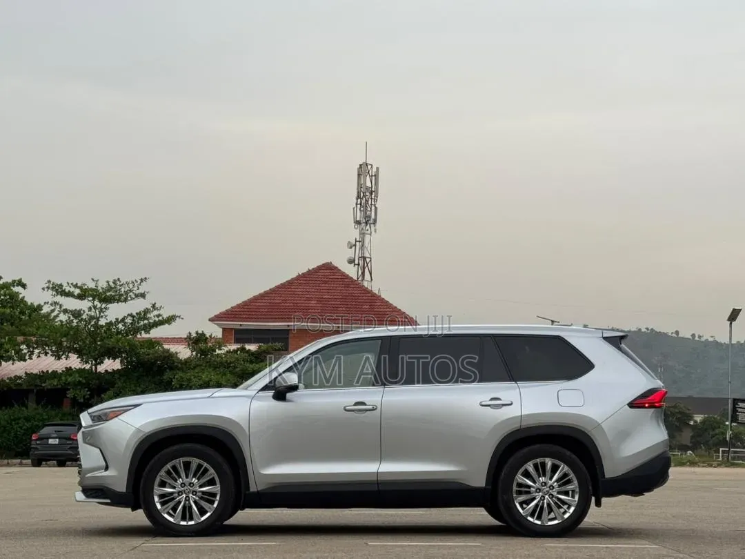 Toyota Grand Highlander Platinum AWD 2026 Silver