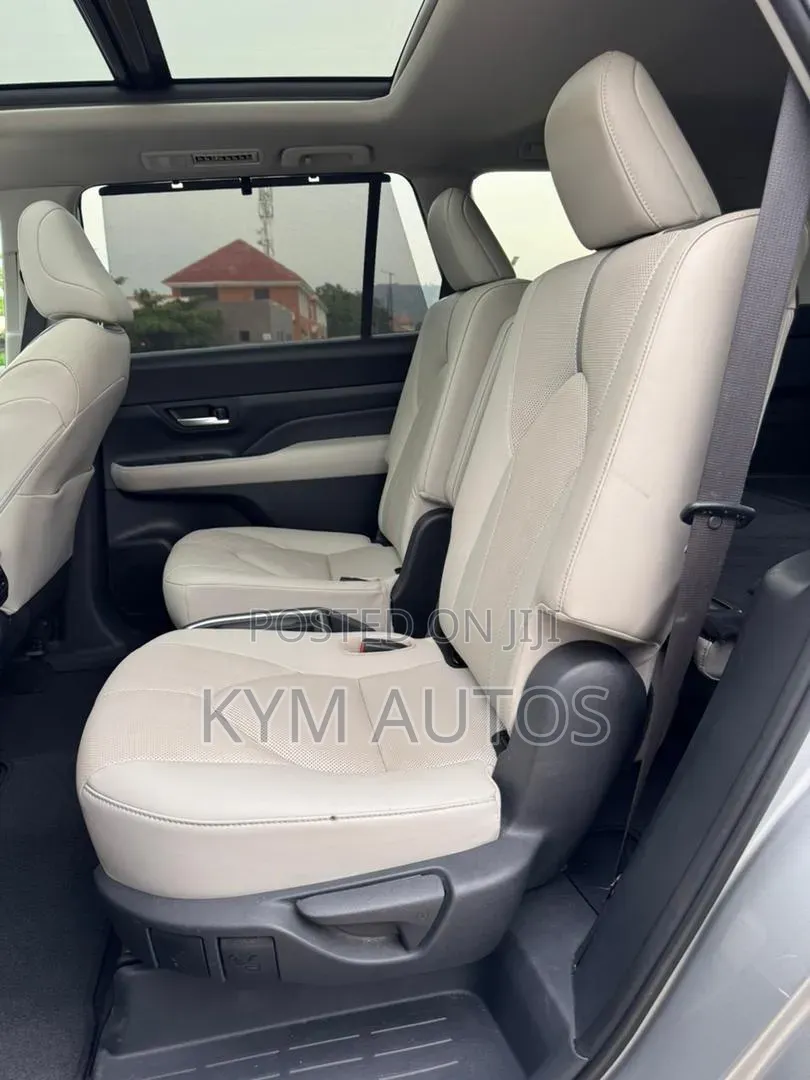Toyota Grand Highlander Platinum AWD 2026 Silver