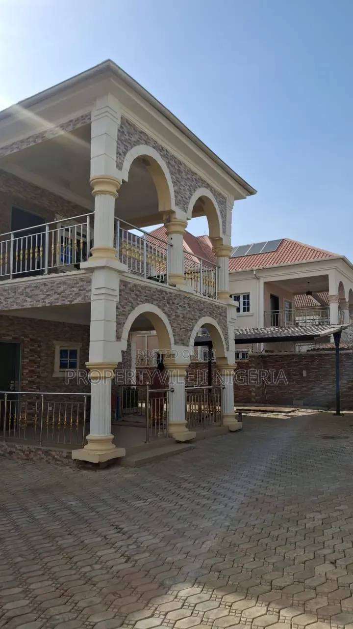 4bdrm Duplex in Dape for sale