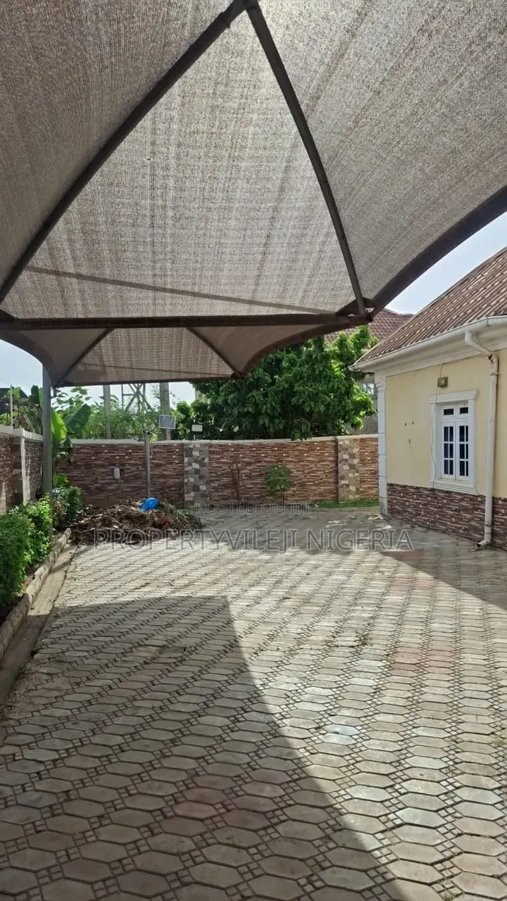 4bdrm Duplex in Dape for sale