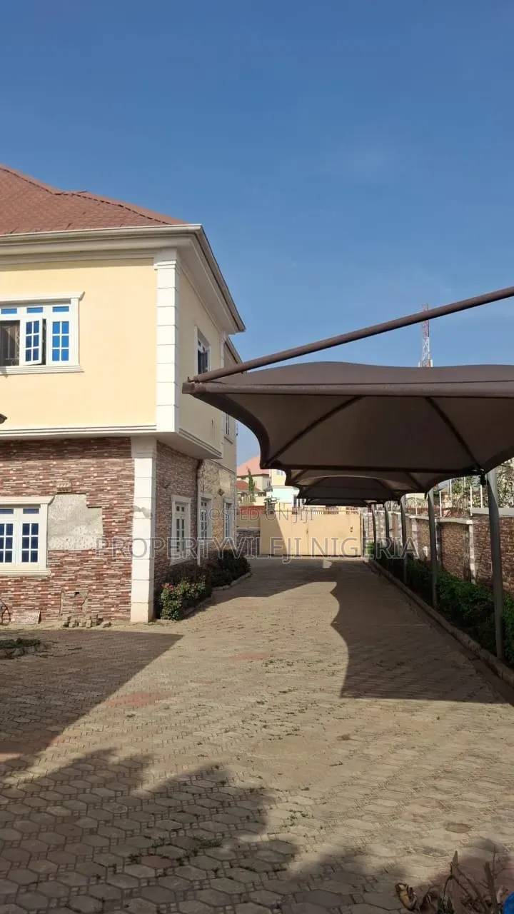 4bdrm Duplex in Dape for sale