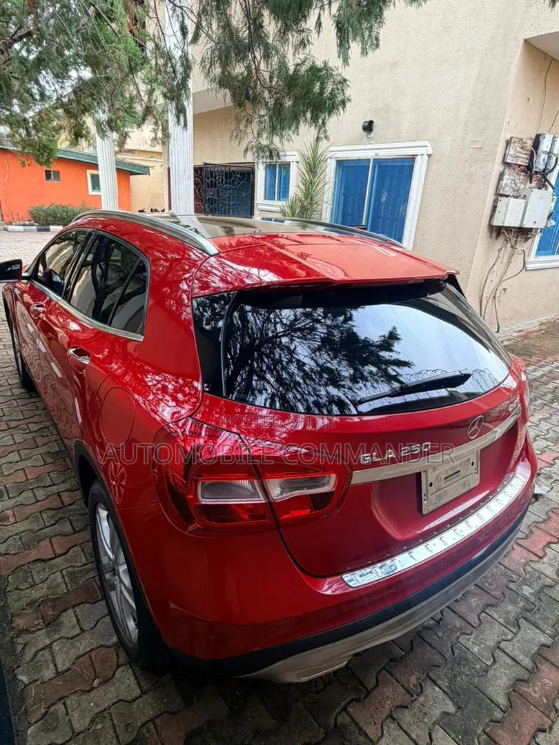 Mercedes-Benz GLA 250 2016 Red