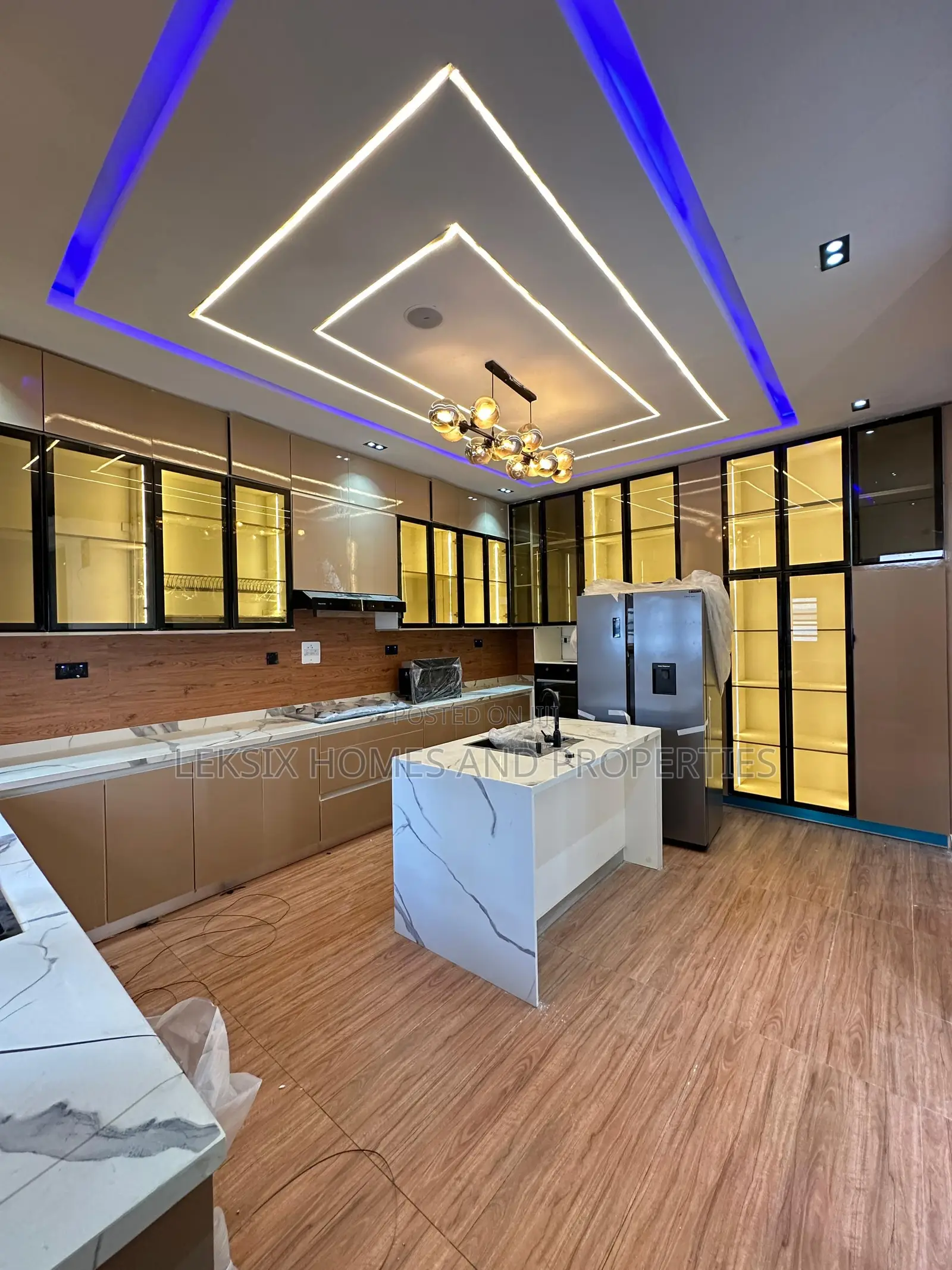 5bdrm Duplex in A Well Secured, Lekki Phase 2 for sale