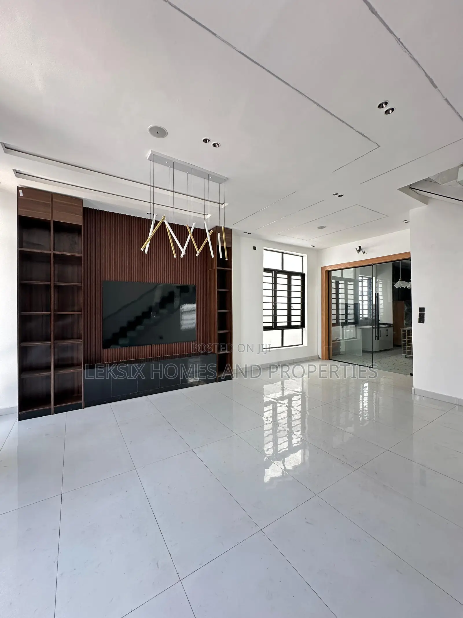 4bdrm Duplex in A Well Secured, Lekki Phase 2 for sale