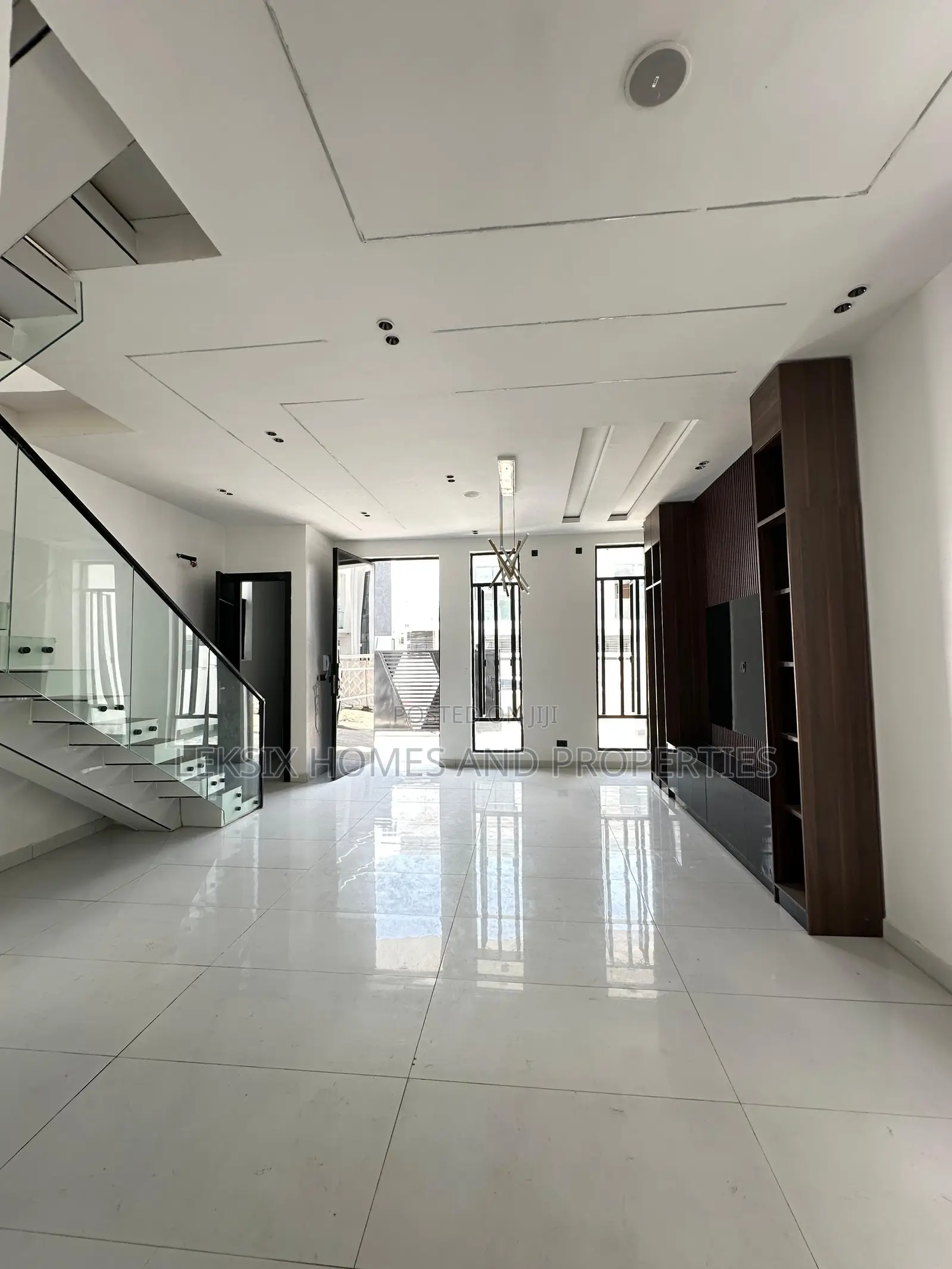 4bdrm Duplex in A Well Secured, Lekki Phase 2 for sale