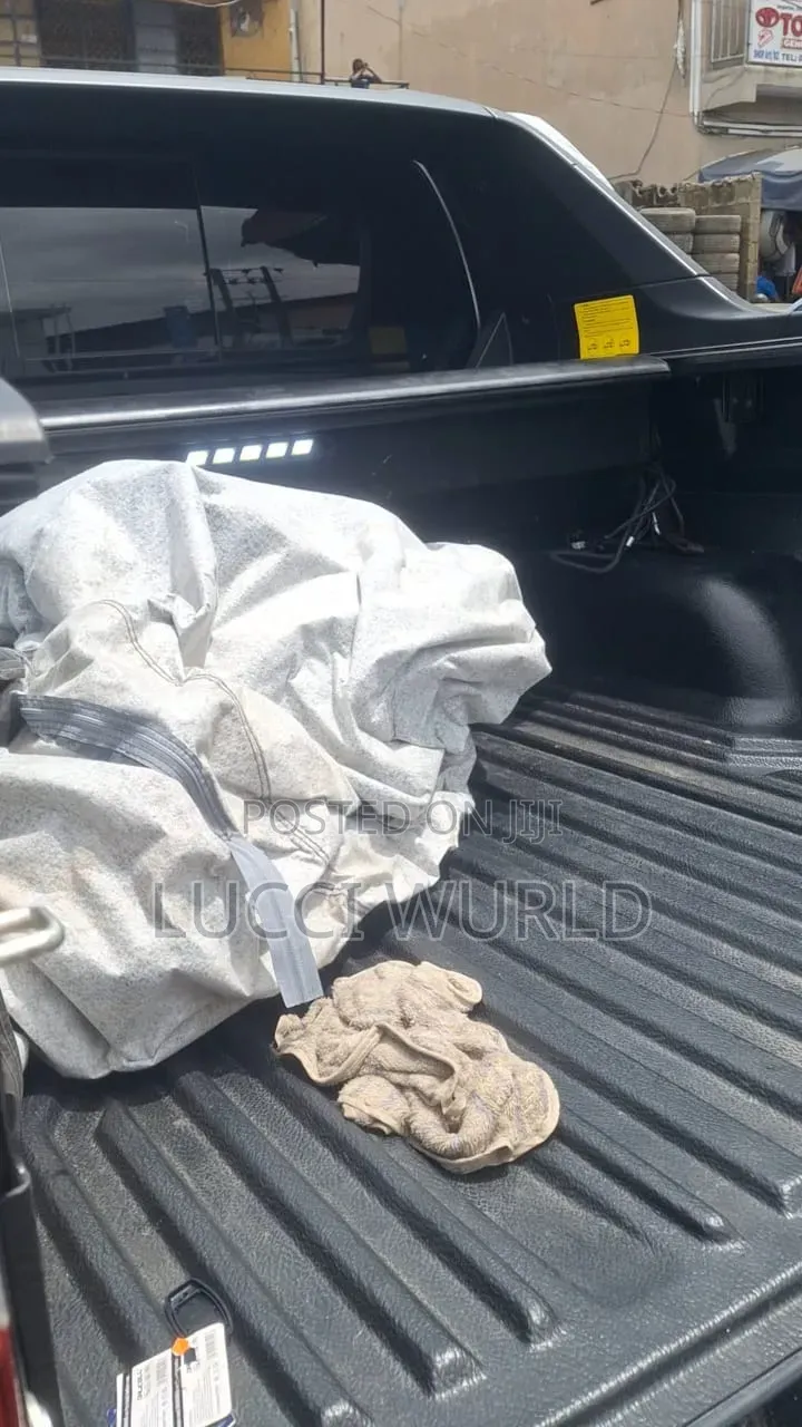 Automatic Boot Cover for Hilux