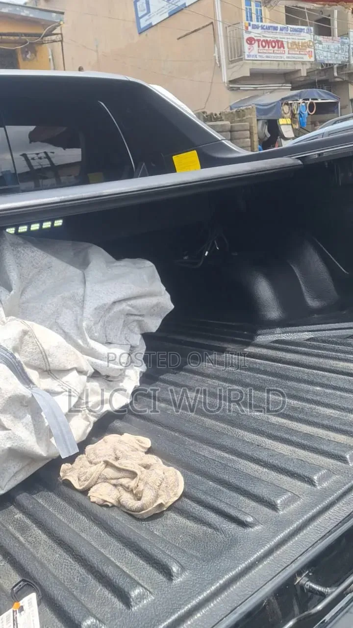 Automatic Boot Cover for Hilux