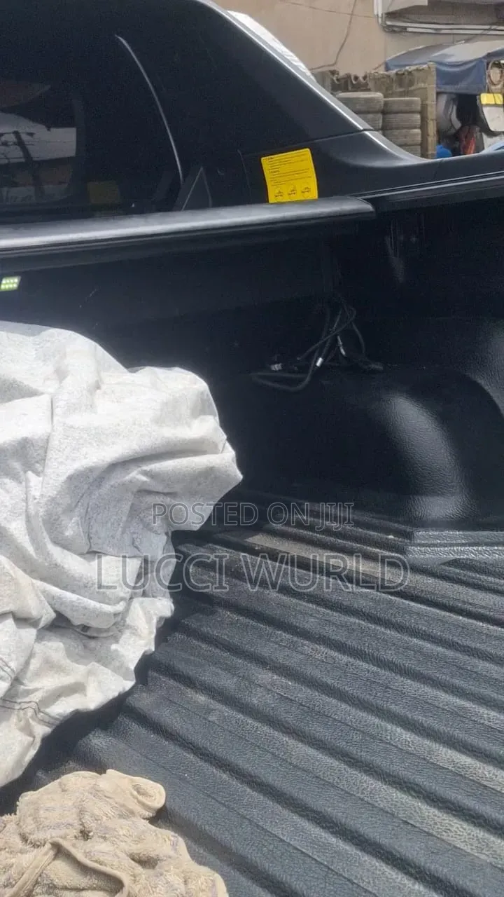 Automatic Boot Cover for Hilux