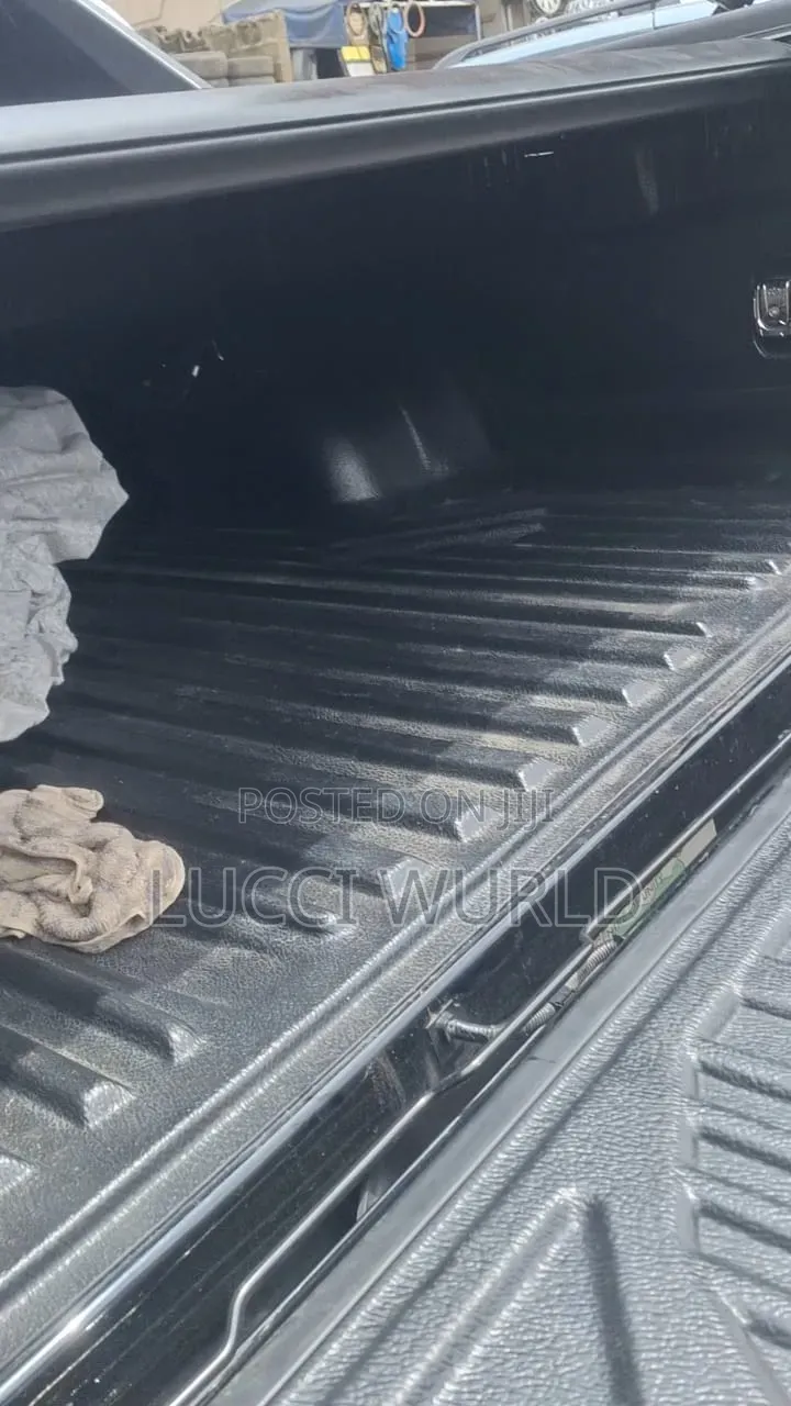 Automatic Boot Cover for Hilux