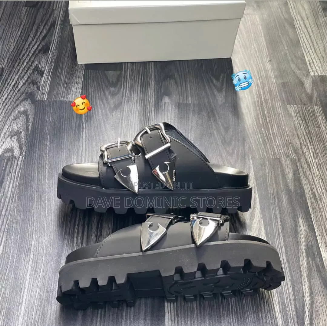 Alexander McQueen Des Sole Escape Tour Slider
