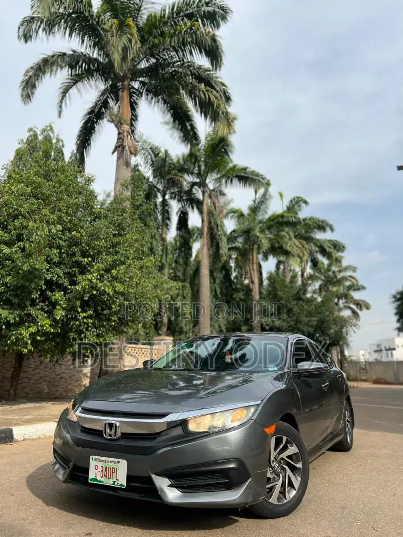 Honda Civic Sport 4dr Hatchback (1.5L 4cyl) 2017 Gray