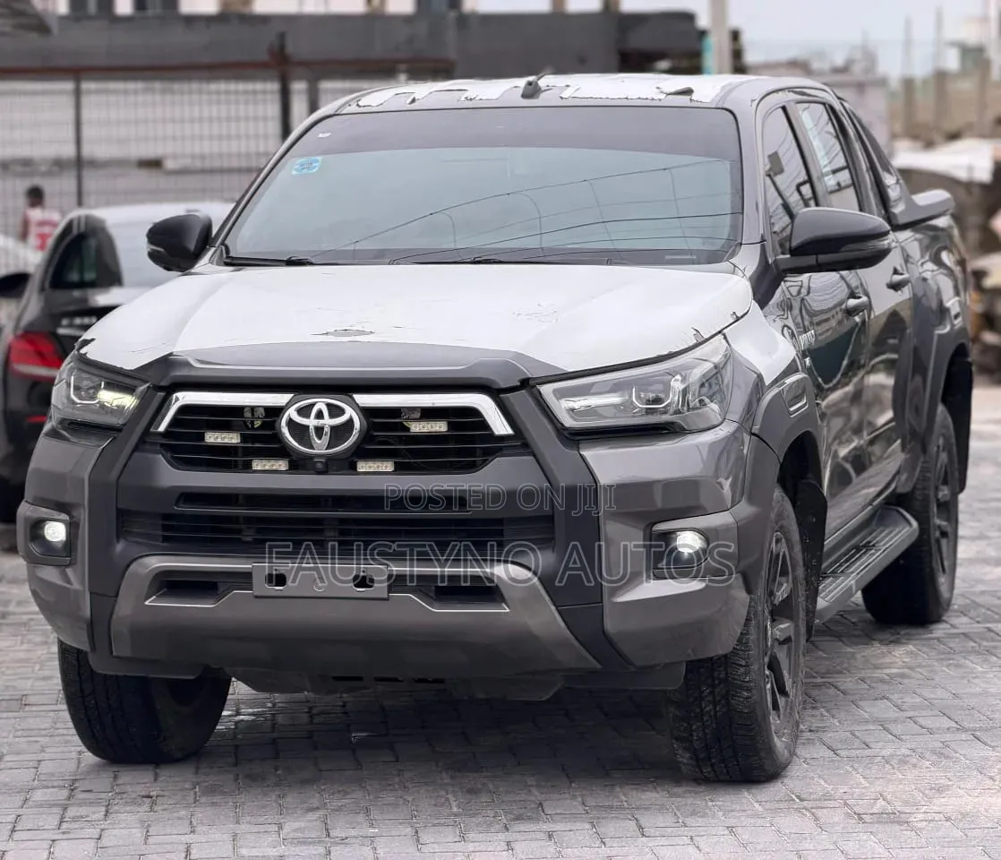 New Toyota Hilux 2024 Black