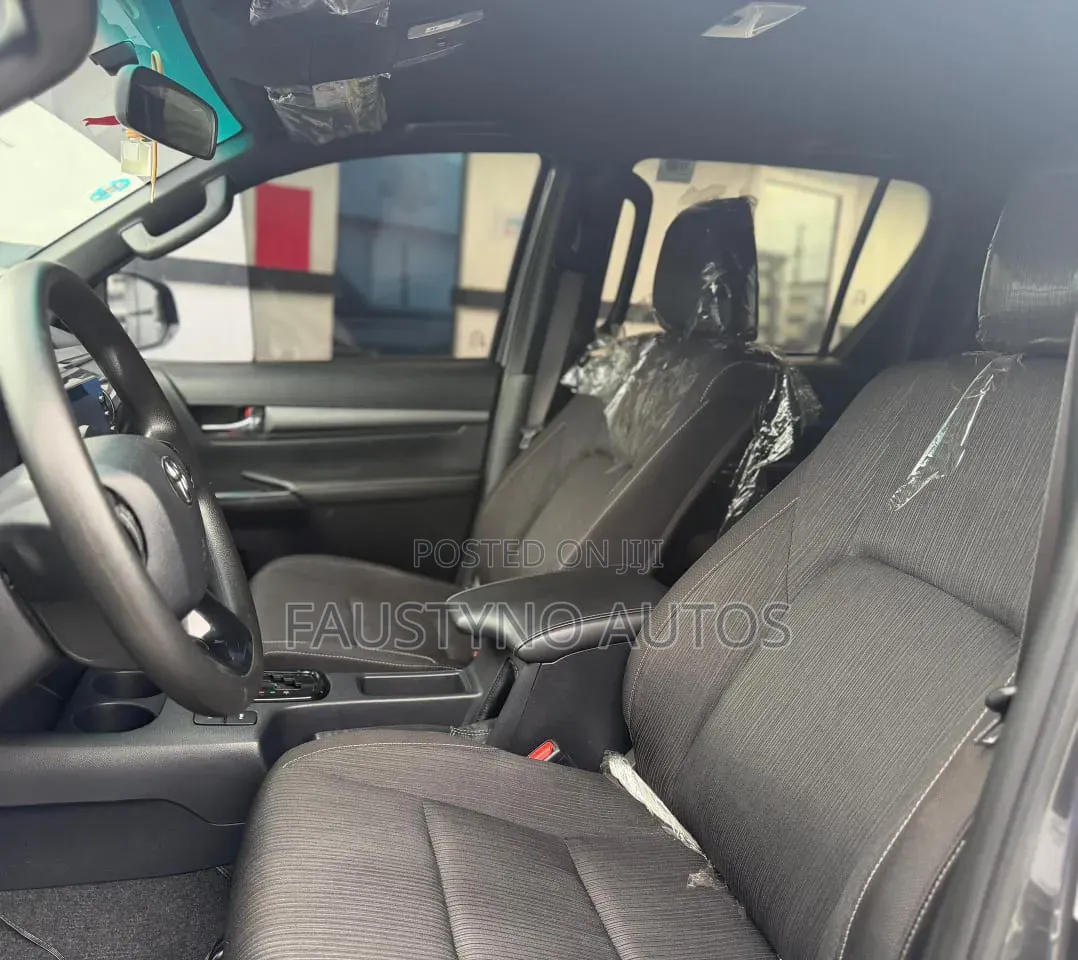 New Toyota Hilux 2024 Black