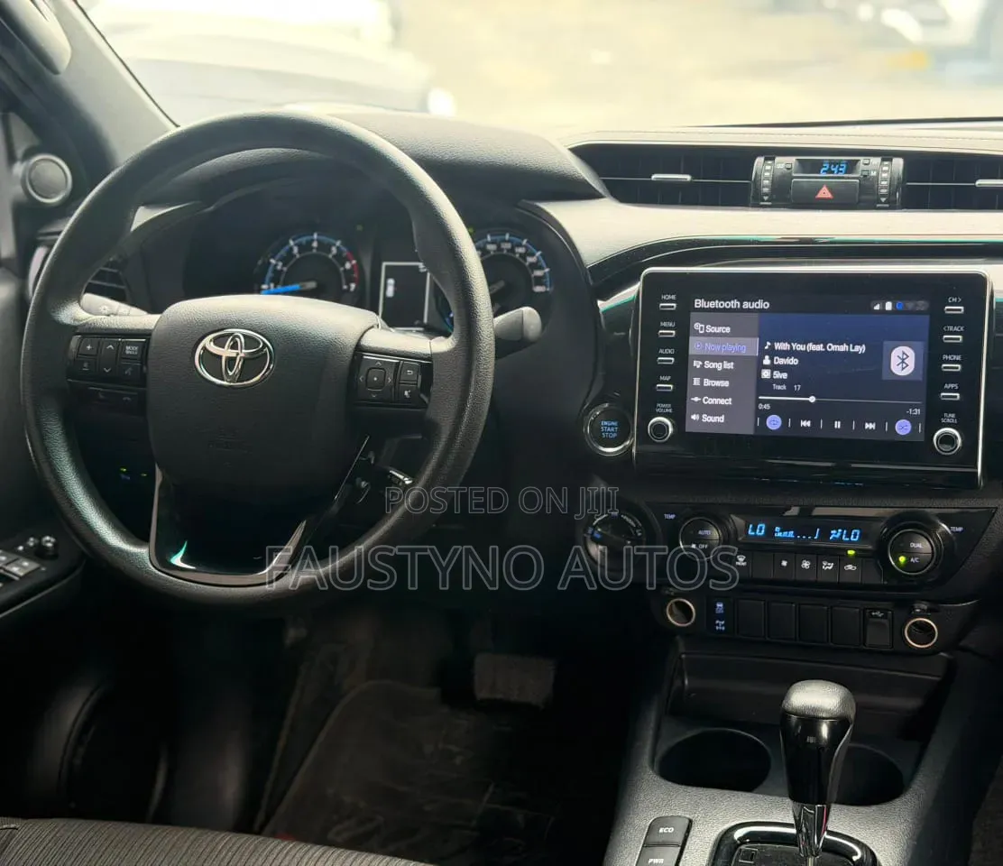 New Toyota Hilux 2024 Black