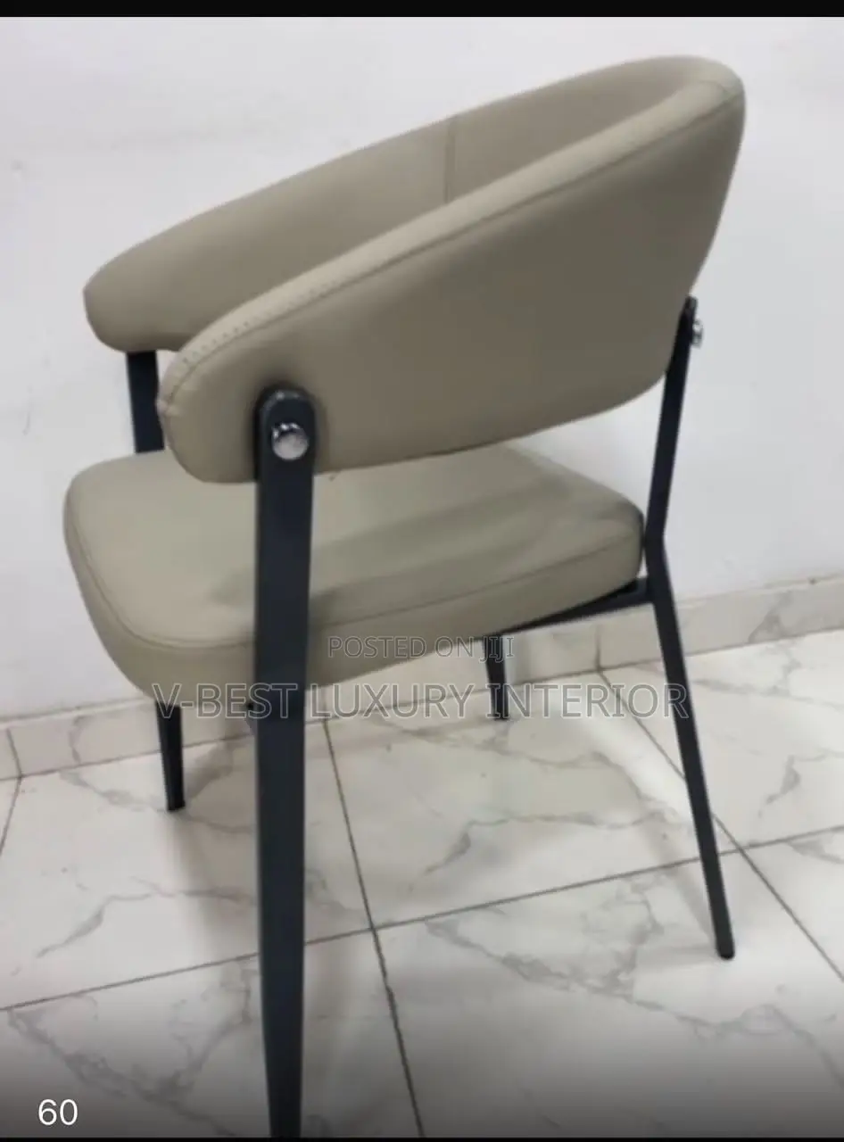 Dining Chair – Modern Comfort and Elegance for Stylish Dining Spaces.