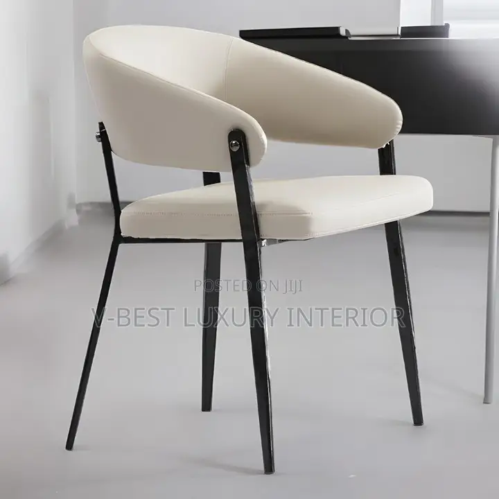 Dining Chair – Modern Comfort and Elegance for Stylish Dining Spaces.