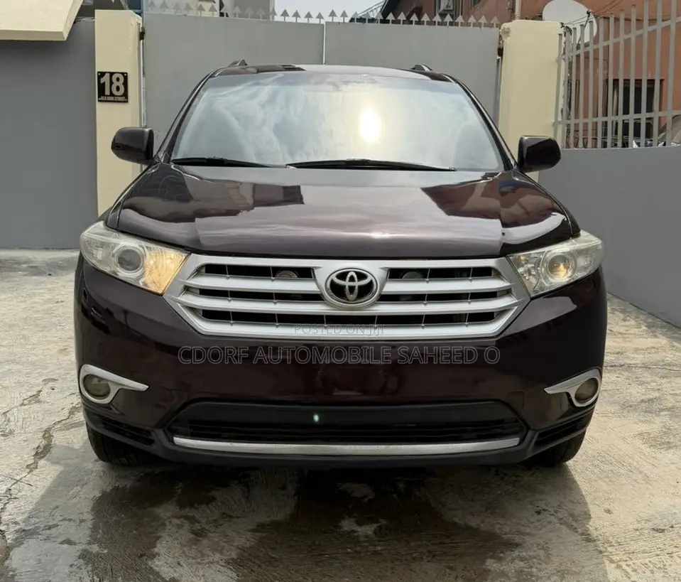 Toyota Highlander SE 2012 Brown