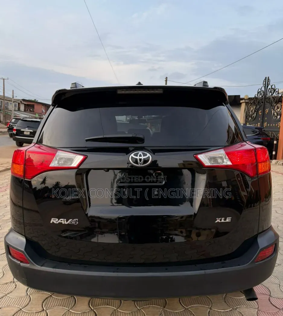 Toyota RAV4 XLE 4dr SUV AWD (2.5L 4cyl 6A) 2015 Black