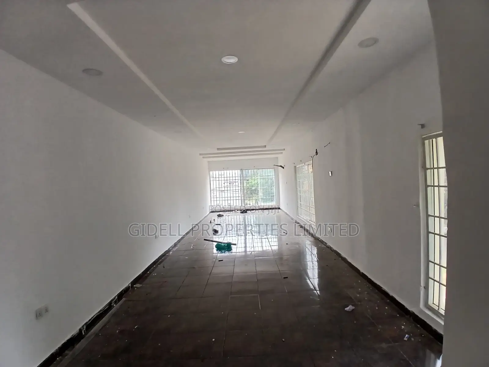 60sqm Shop / Office Space on the First Floor