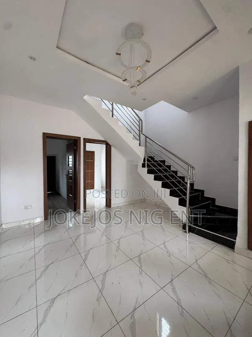 3bdrm Townhouse/Terrace in Ikota Gra Lekki for sale