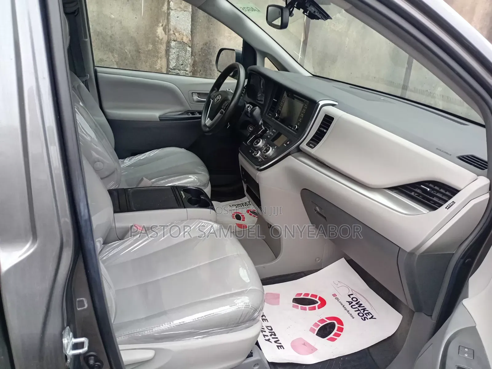 Toyota Sienna SE (3.5L 6cyl 8A) 2018 Gray