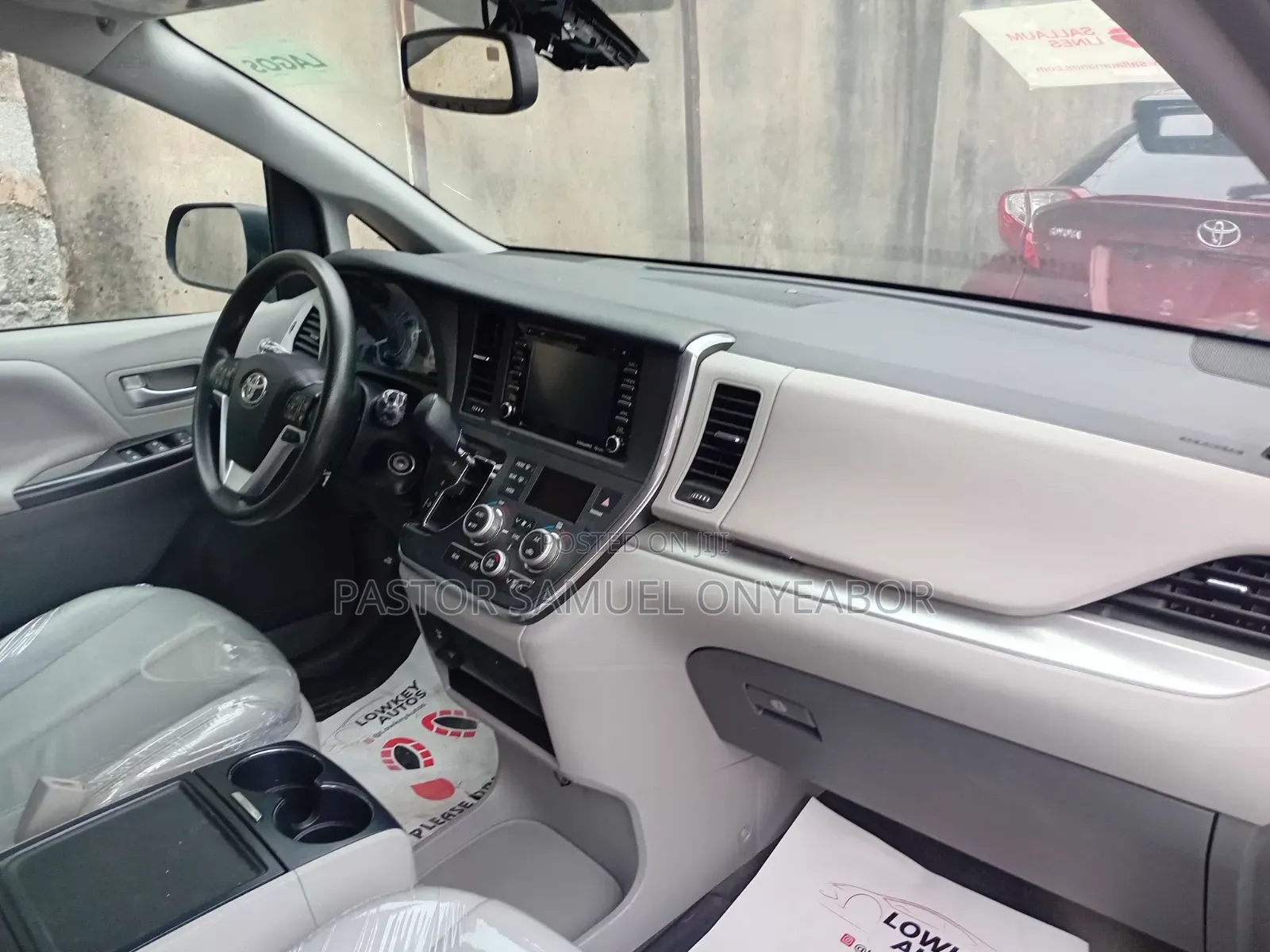Toyota Sienna SE (3.5L 6cyl 8A) 2018 Gray