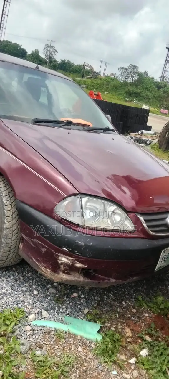 Toyota Avensis 2000 Burgundy