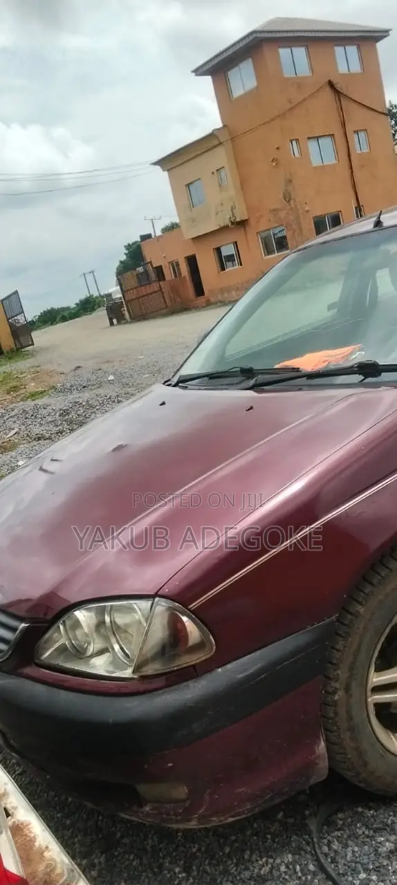 Toyota Avensis 2000 Burgundy