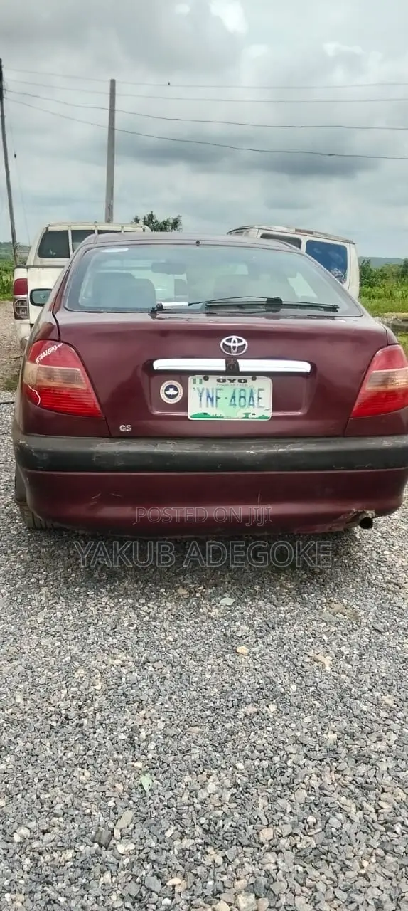 Toyota Avensis 2000 Burgundy