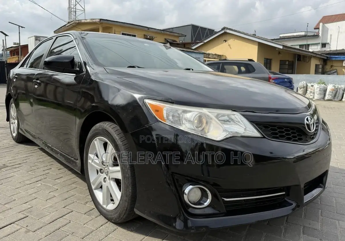 Toyota Camry SE 4dr Sedan (2.5L 4cyl 6A) 2013 Black