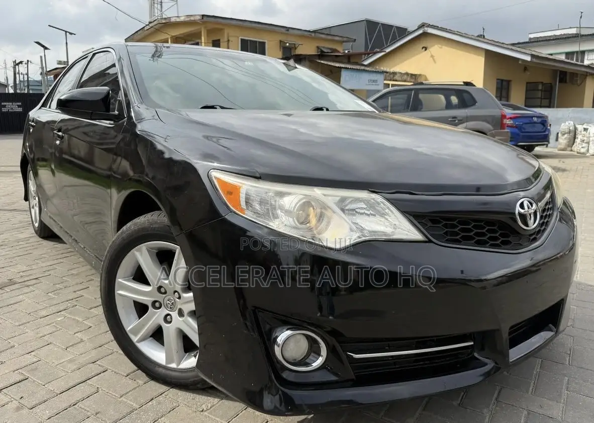 Toyota Camry SE 4dr Sedan (2.5L 4cyl 6A) 2013 Black