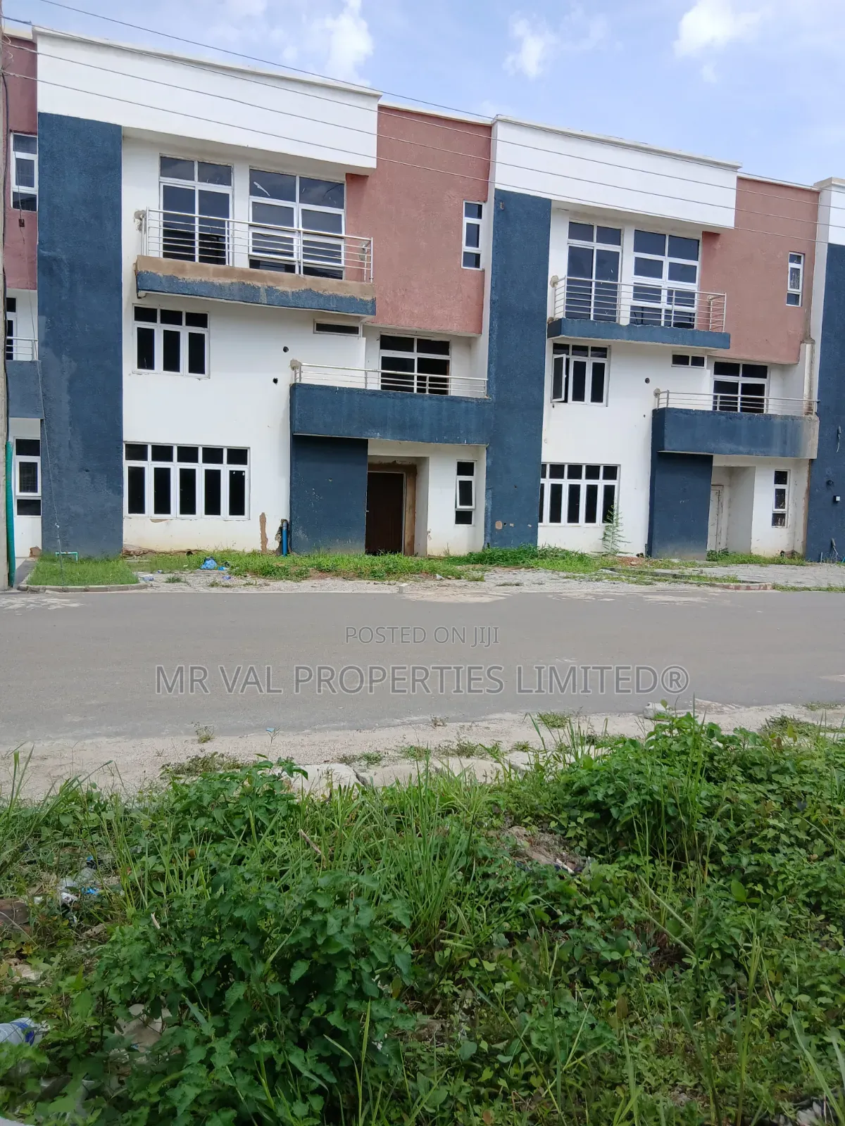 4bdrm Townhouse/Terrace in Dantata Estate, Bunkoro for sale