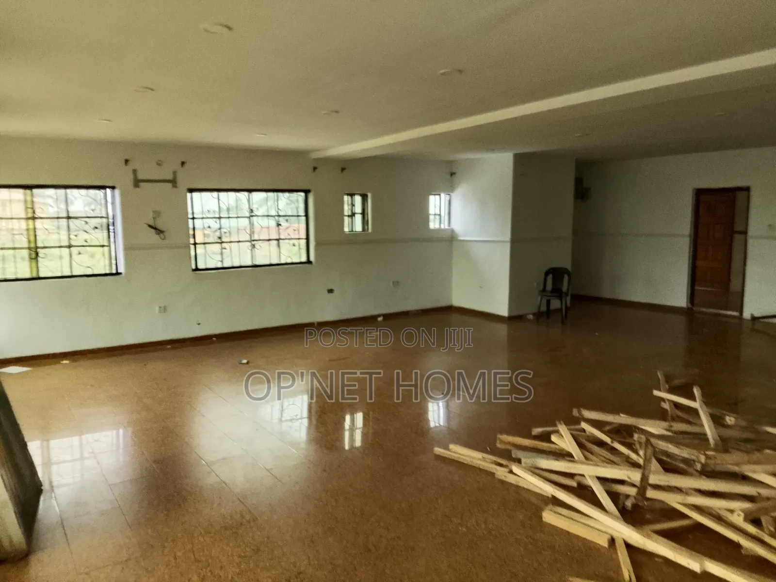 Commercial Space Facing a Major Road Is Available