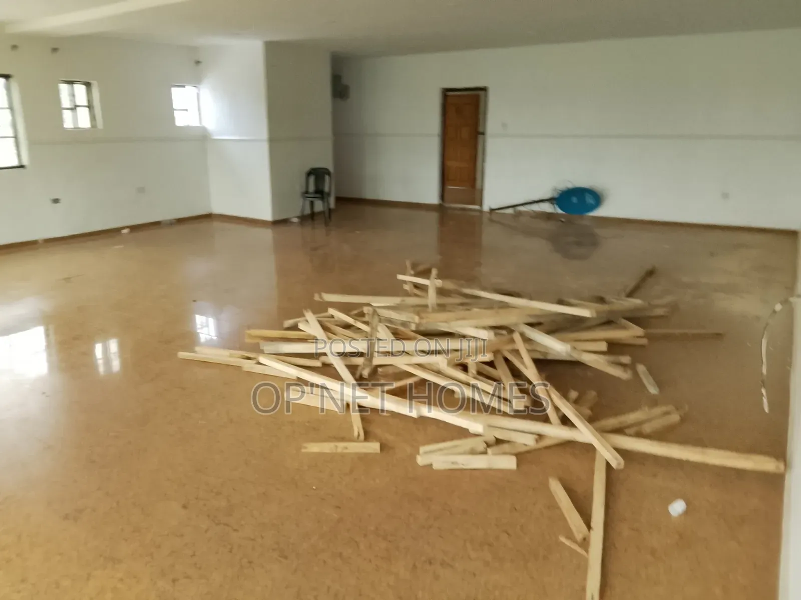 Commercial Space Facing a Major Road Is Available