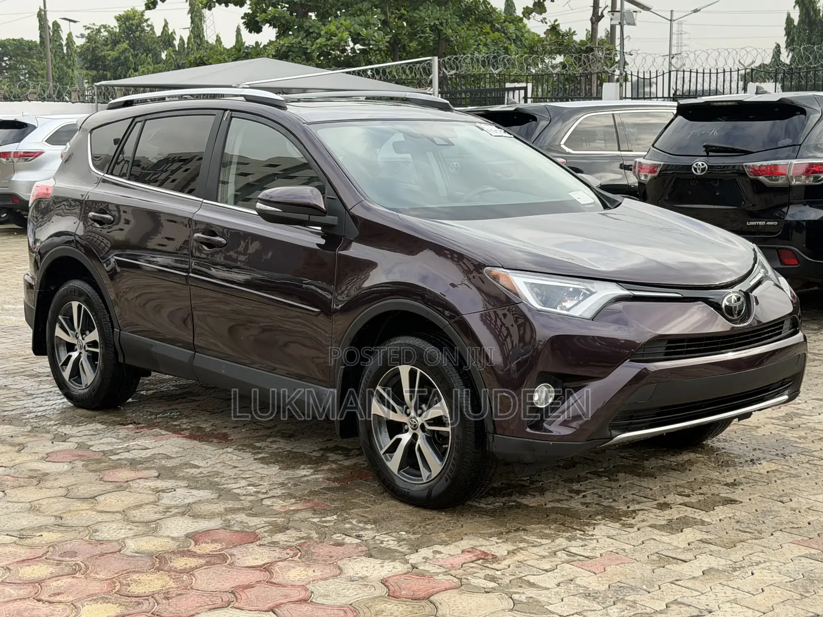 Toyota RAV4 XLE 4dr SUV (2.5L 4cyl 6A) 2018 Burgundy