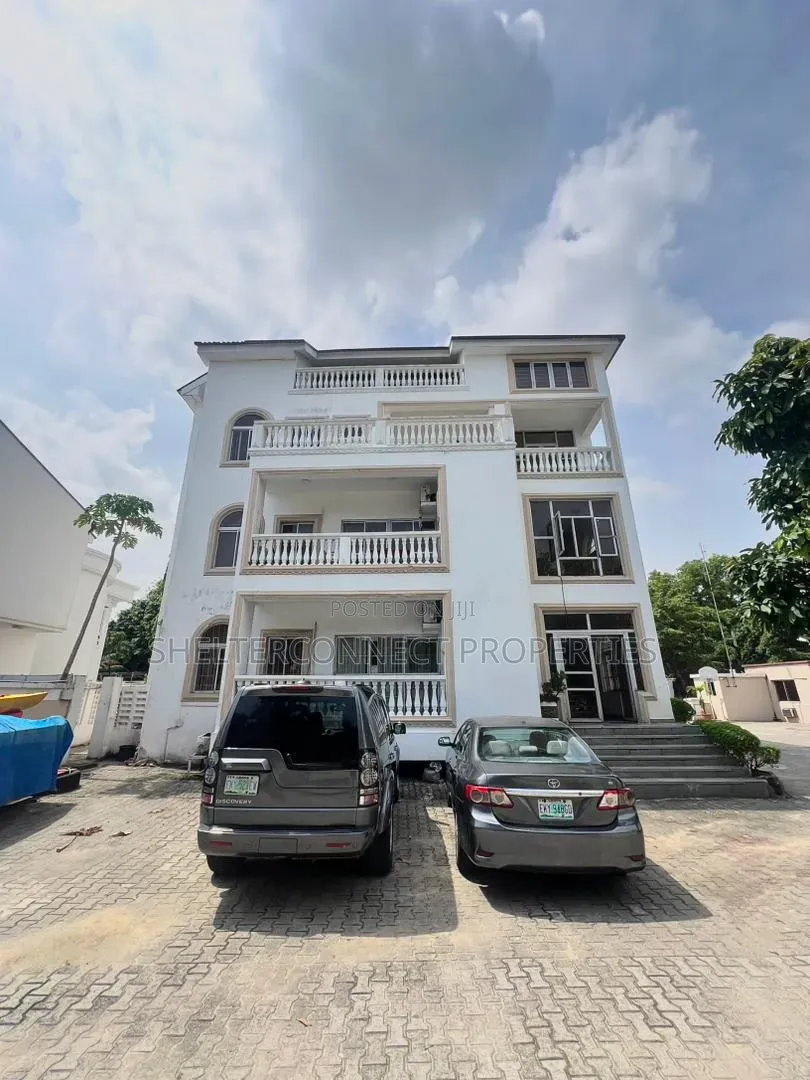 3bdrm Apartment in Lekki Phase 1 for rent