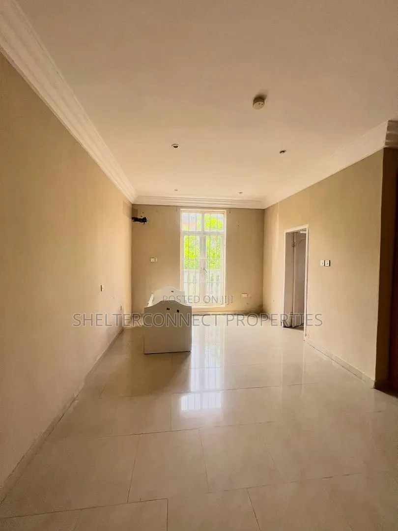 3bdrm Apartment in Lekki Phase 1 for rent