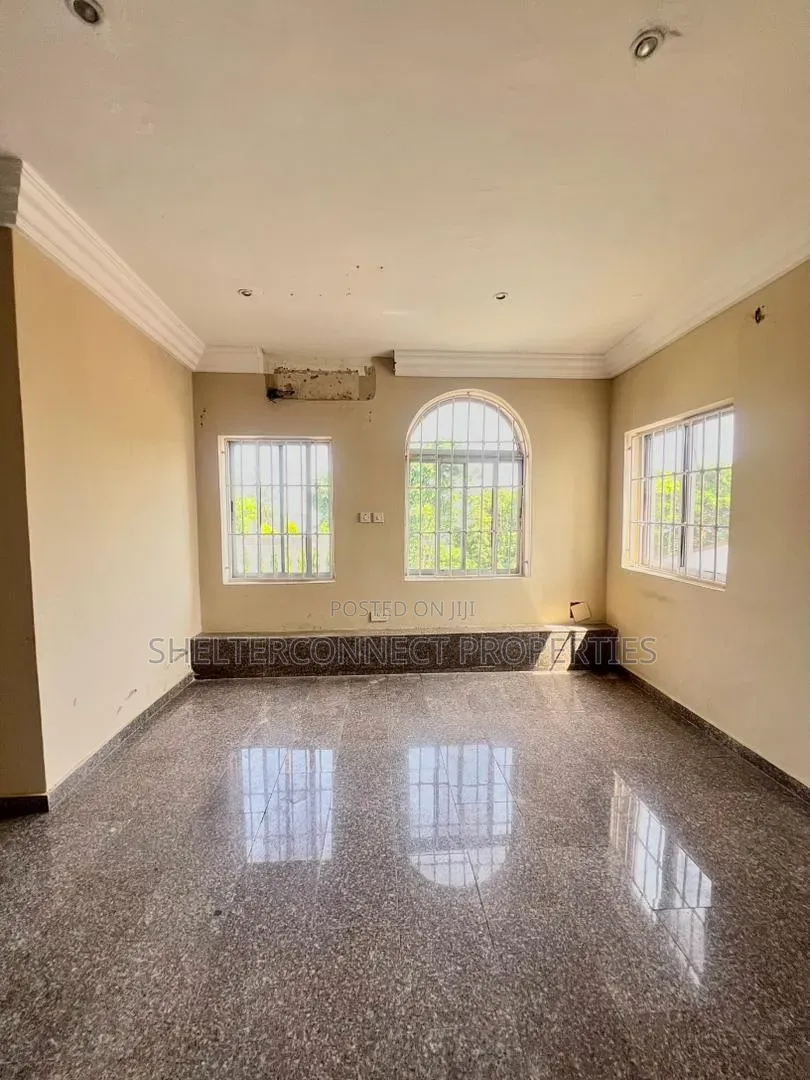 3bdrm Apartment in Lekki Phase 1 for rent