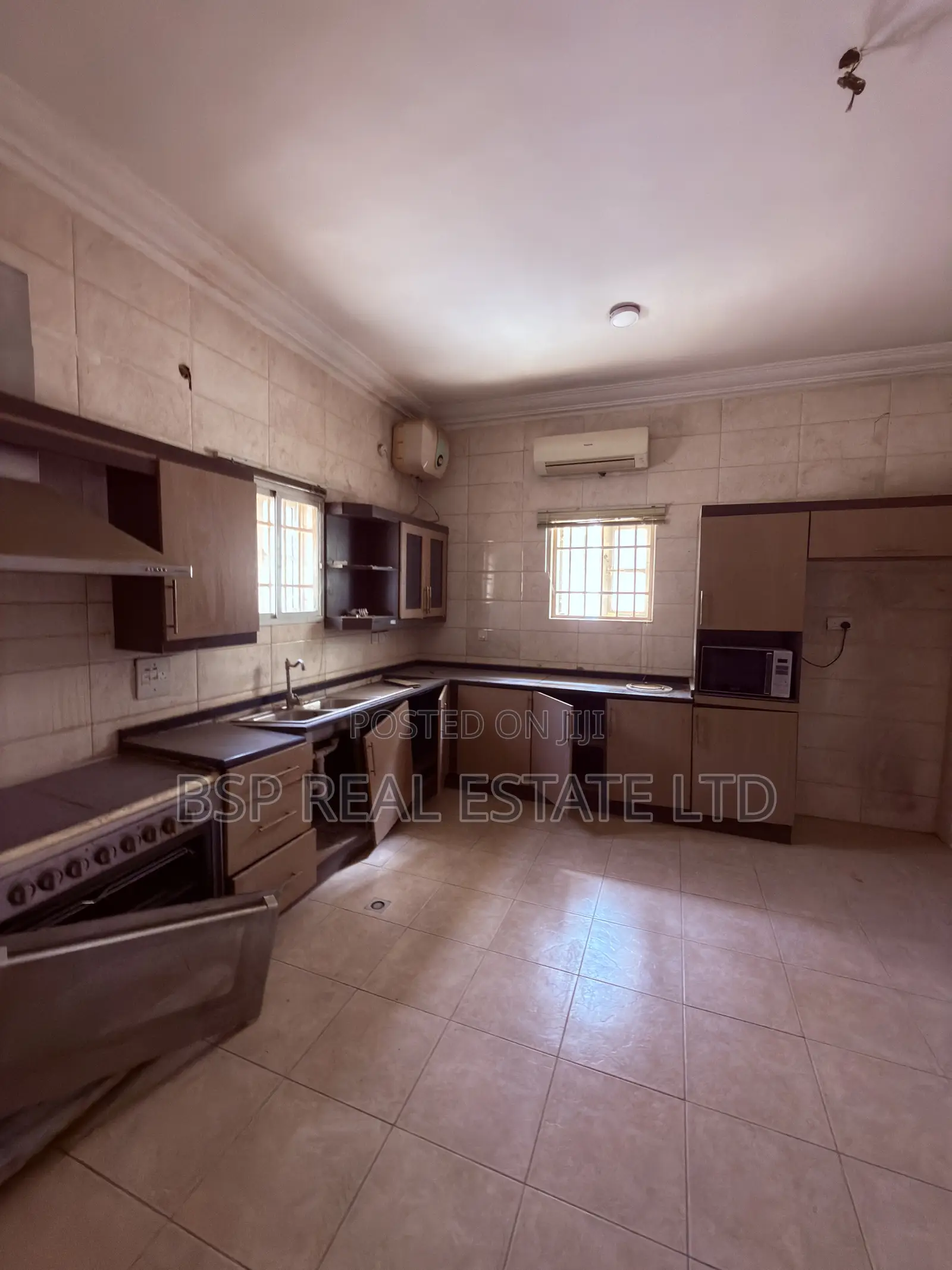 4bdrm Duplex in Life Camp for sale