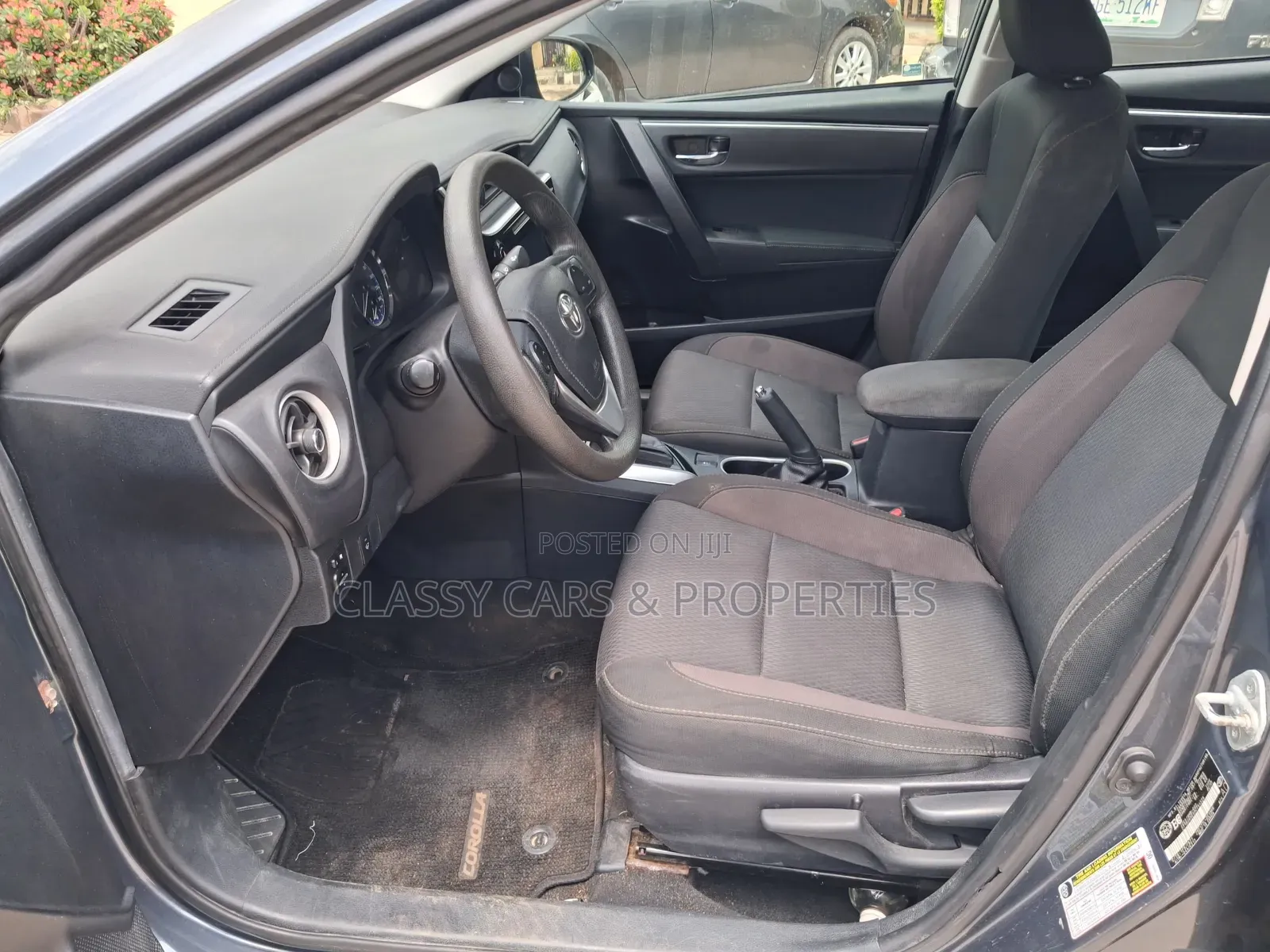 Toyota Corolla LE 4dr Sedan (1.8L 4cyl CVT) 2017 Gray