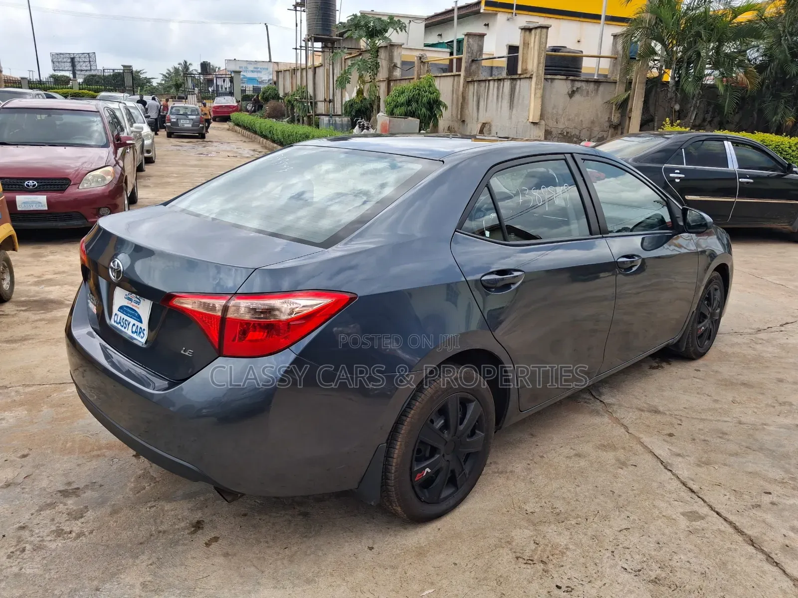 Toyota Corolla LE 4dr Sedan (1.8L 4cyl CVT) 2017 Gray