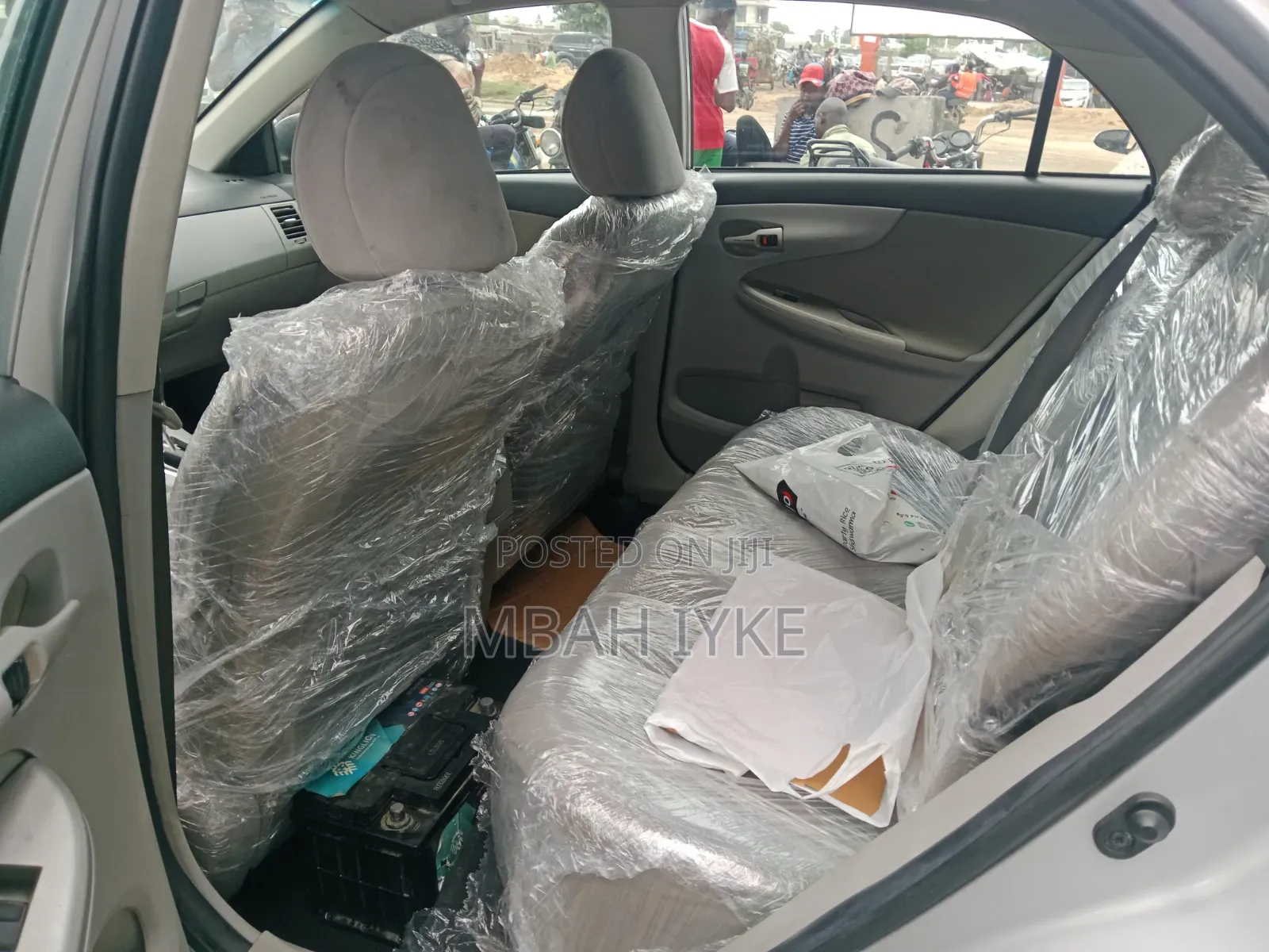 Toyota Corolla LE 4dr Sedan (1.8L 4cyl 4A) 2012 Silver